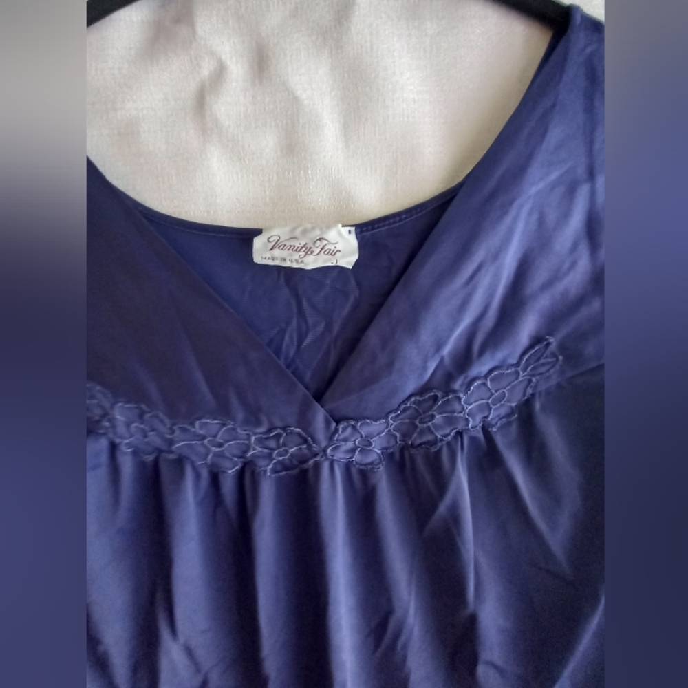 Vintage Vanity Fair navy blue night gown - Picture 4 of 4